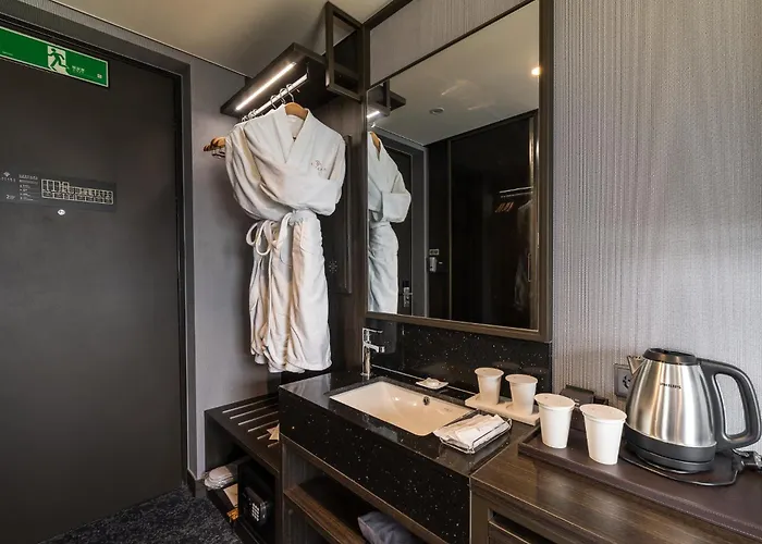 Hotel Layers Hadan 4*