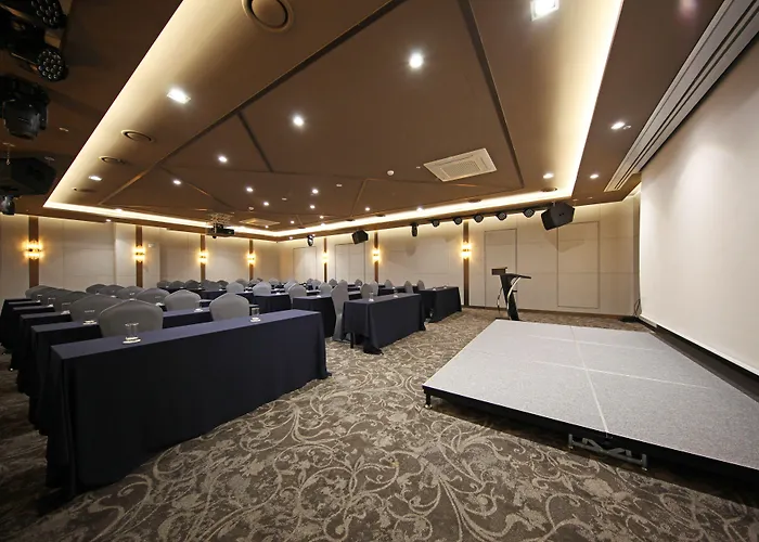 Hotel Layers Hadan 4*