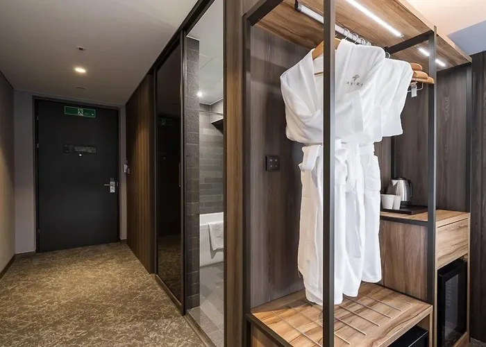 Hotel Layers Hadan 4*