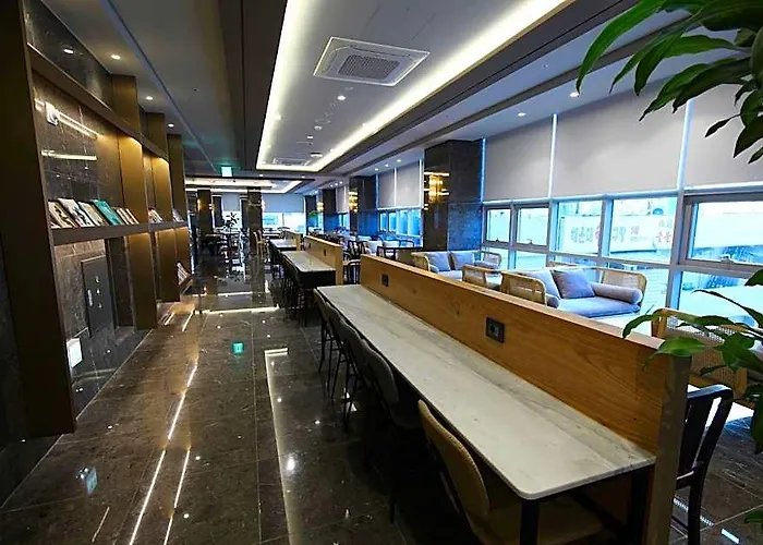 Hotel Layers Hadan 4*